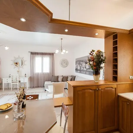 Panos Luxury Paro