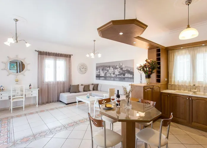 Panos Luxury Villa *